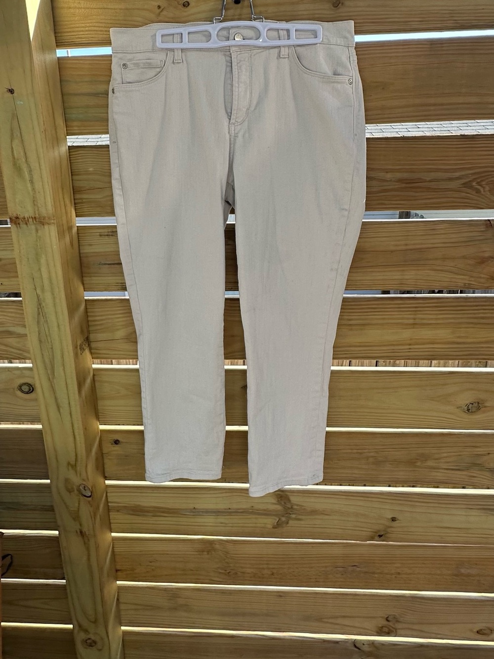 NYDJ. Off white capri